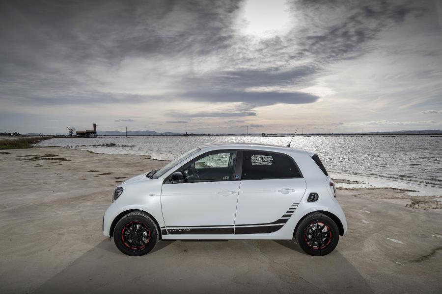  Smart EQ ForFour Edition One (W453) 2020 года  (WW) (фото 11 из 59)
